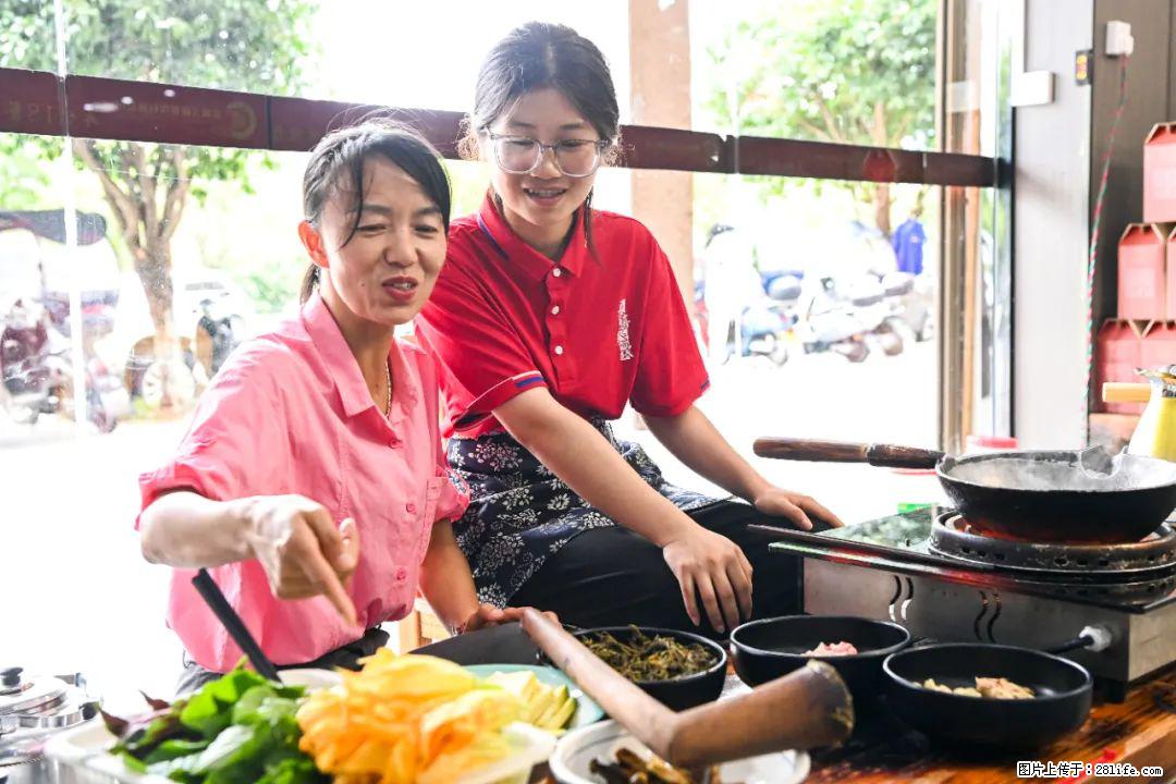 全网追的“扁担女孩”，找了一份暑假工，时薪12元 - 呼伦贝尔生活资讯 - 呼伦贝尔28生活网 hlbe.28life.net